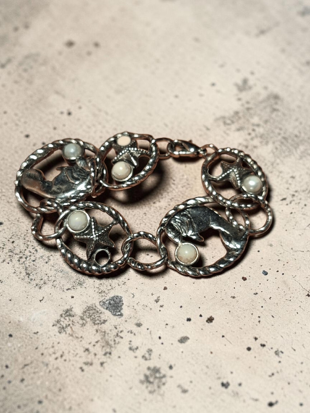 Vintage Silver Tone Charm Bracelet Manatatee And Starfish   Accented W/ Small W! - Picture 5 of 6